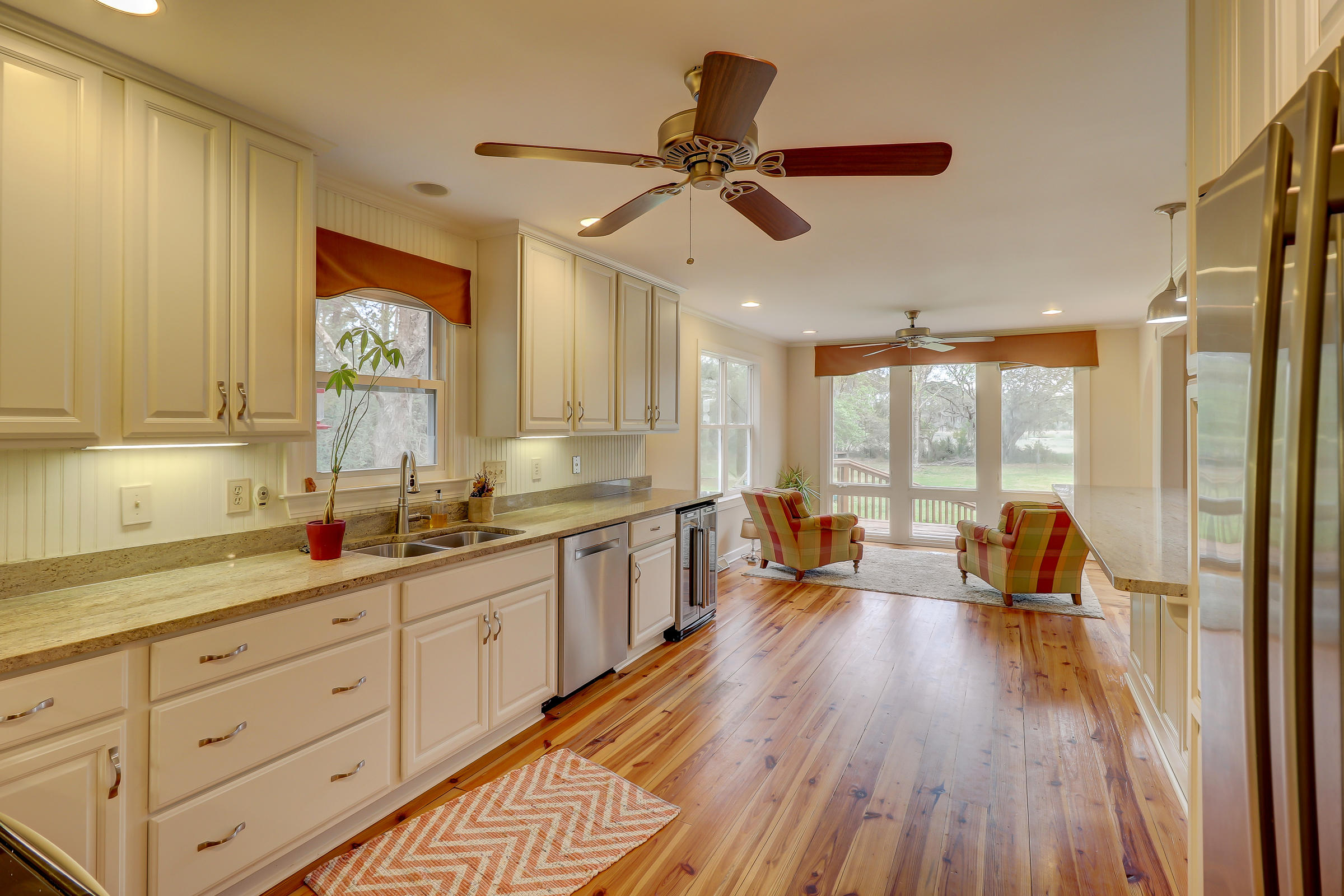 7797 Seafield Road Meggett, SC 29449 - Photo 18 of 91 7797 Seafield Rd_LuxImg_0020