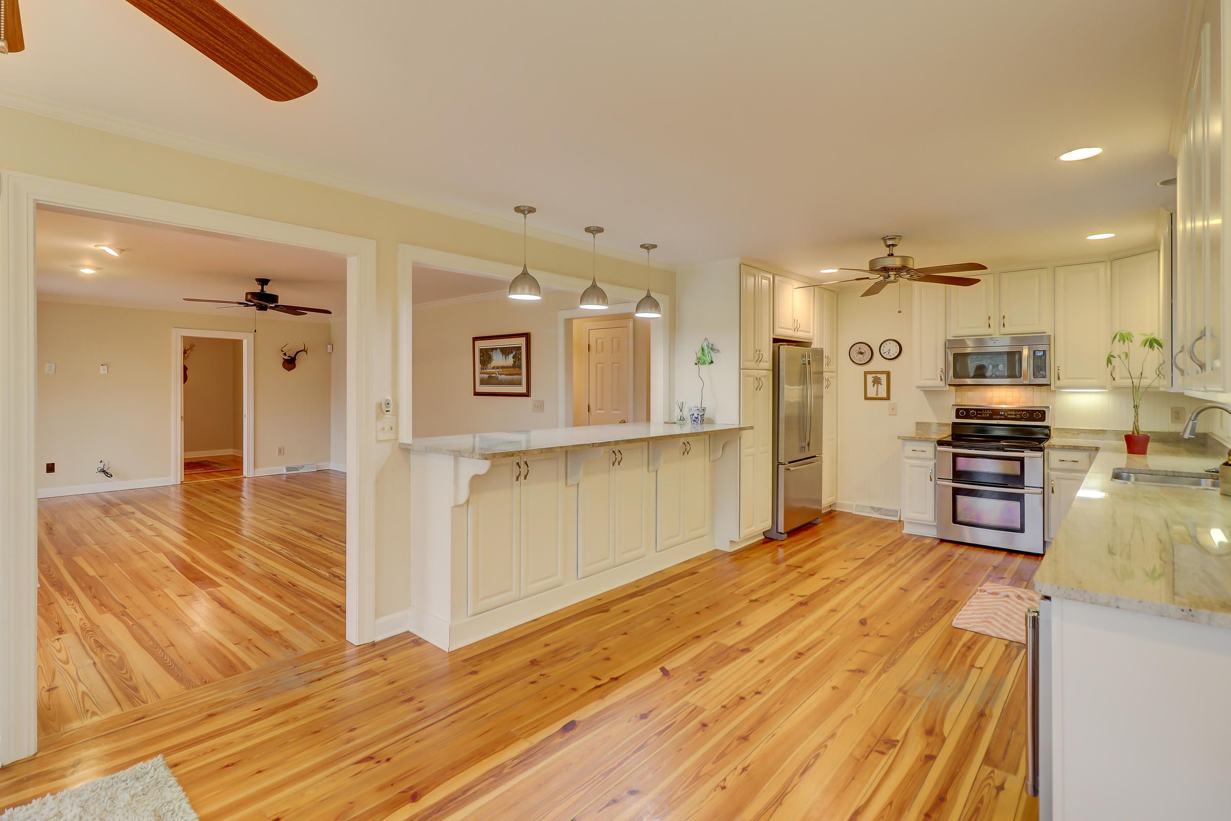 7797 Seafield Road Meggett, SC 29449 - Photo 21 of 91 7797 Seafield Rd_LuxImg_0047