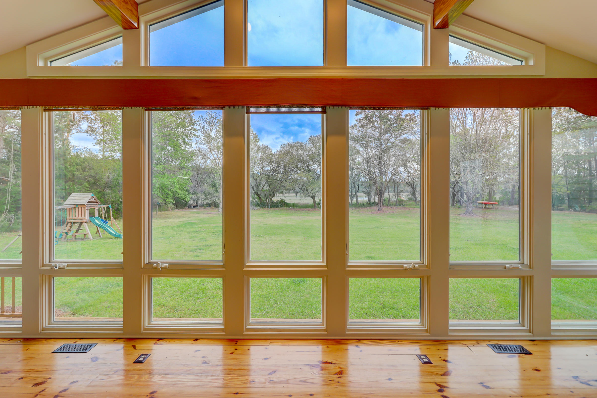 7797 Seafield Road Meggett, SC 29449 - Photo 26 of 91 7797 Seafield Rd_LuxImg_0049
