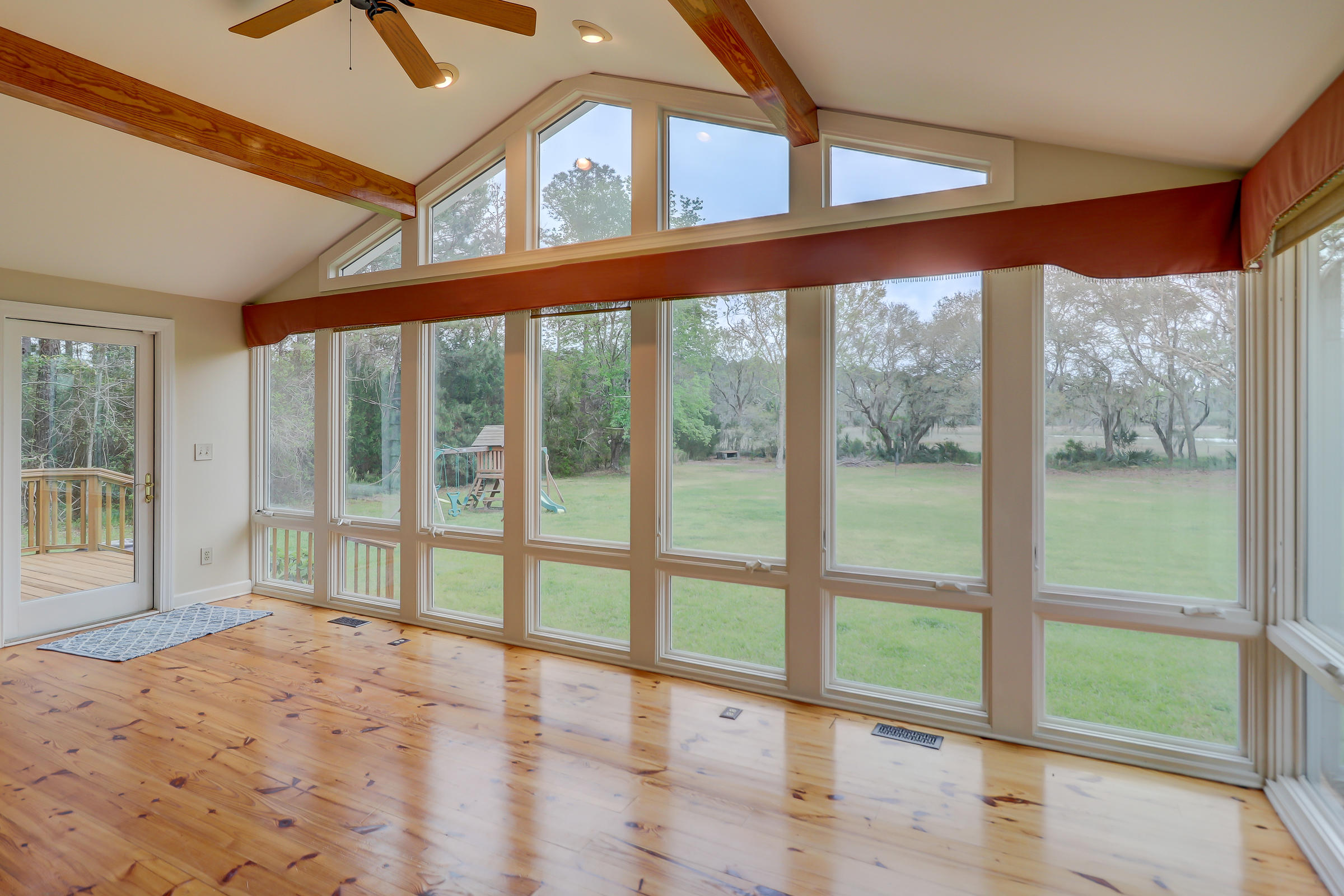 7797 Seafield Road Meggett, SC 29449 - Photo 27 of 91 7797 Seafield Rd_LuxImg_0028