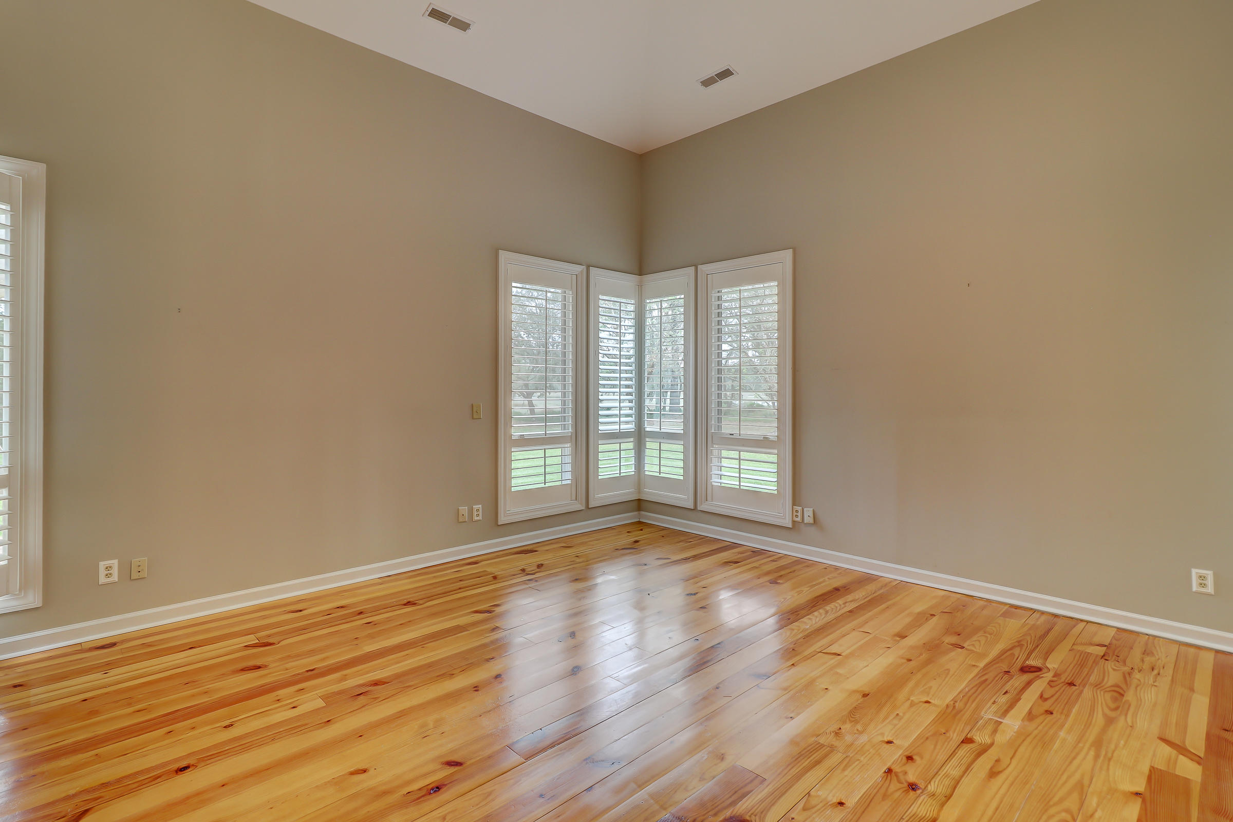 7797 Seafield Road Meggett, SC 29449 - Photo 29 of 91 7797 Seafield Rd_LuxImg_0035