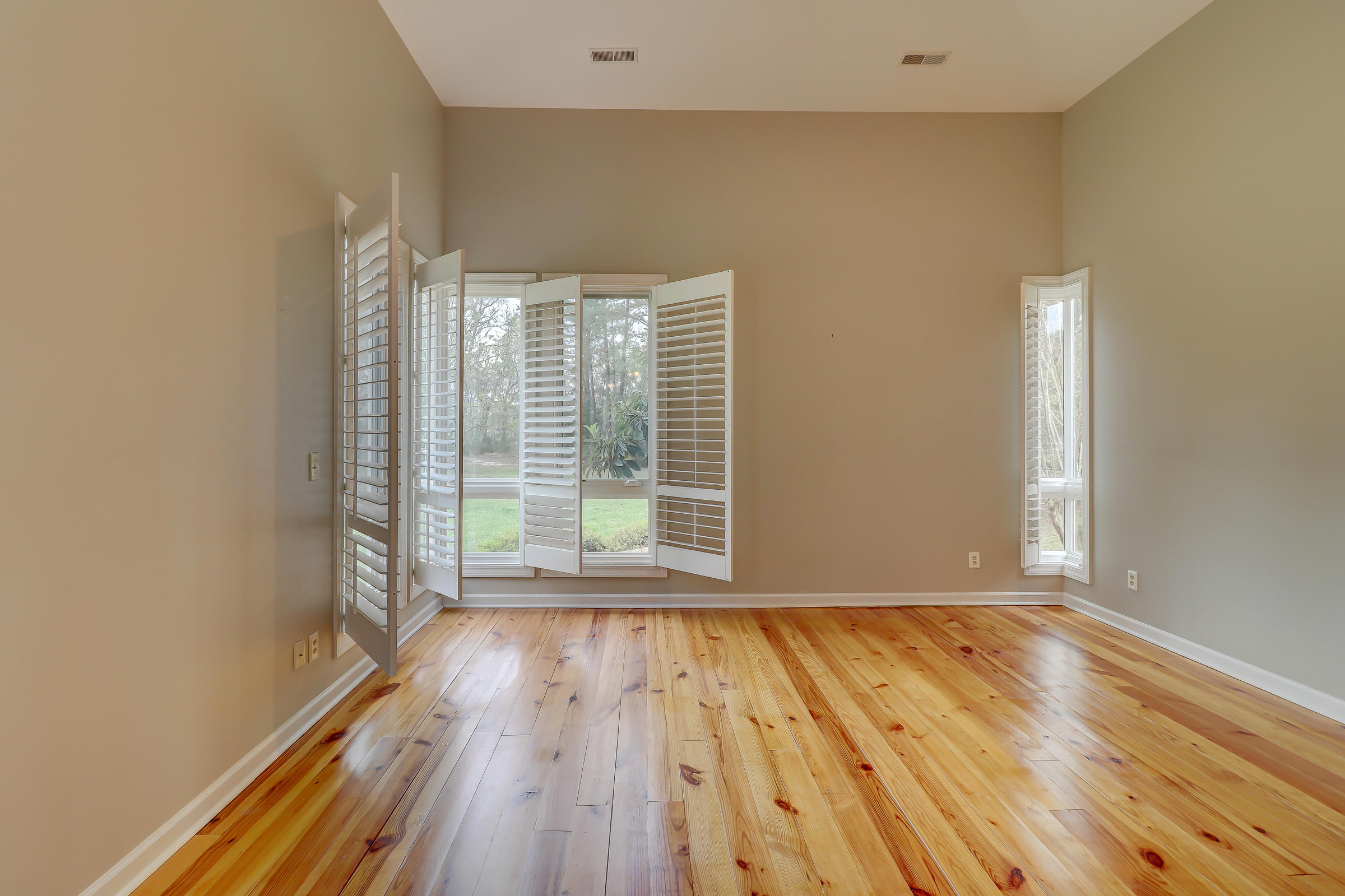 7797 Seafield Road Meggett, SC 29449 - Photo 32 of 91 7797 Seafield Rd_LuxImg_0038