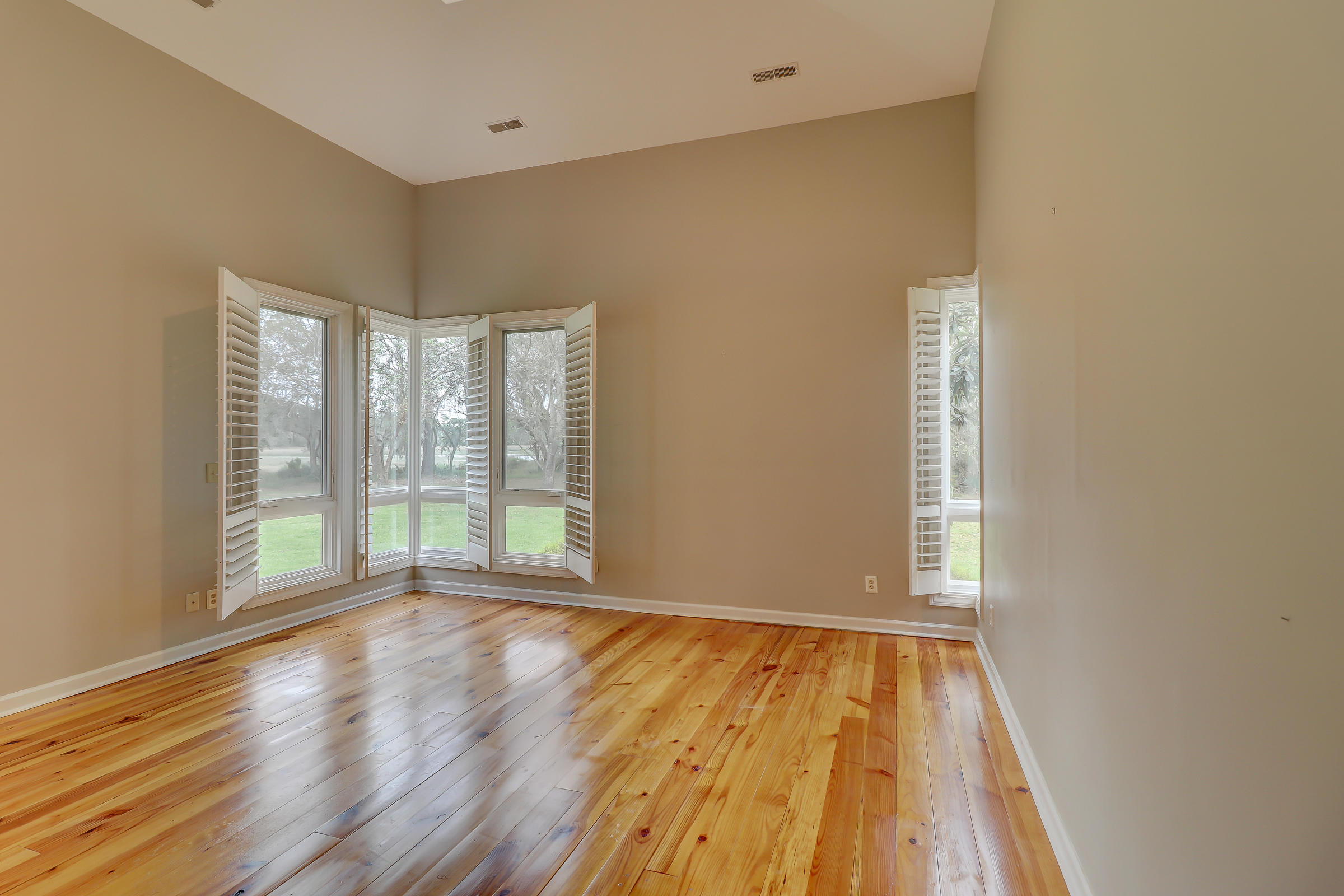 7797 Seafield Road Meggett, SC 29449 - Photo 33 of 91 7797 Seafield Rd_LuxImg_0039