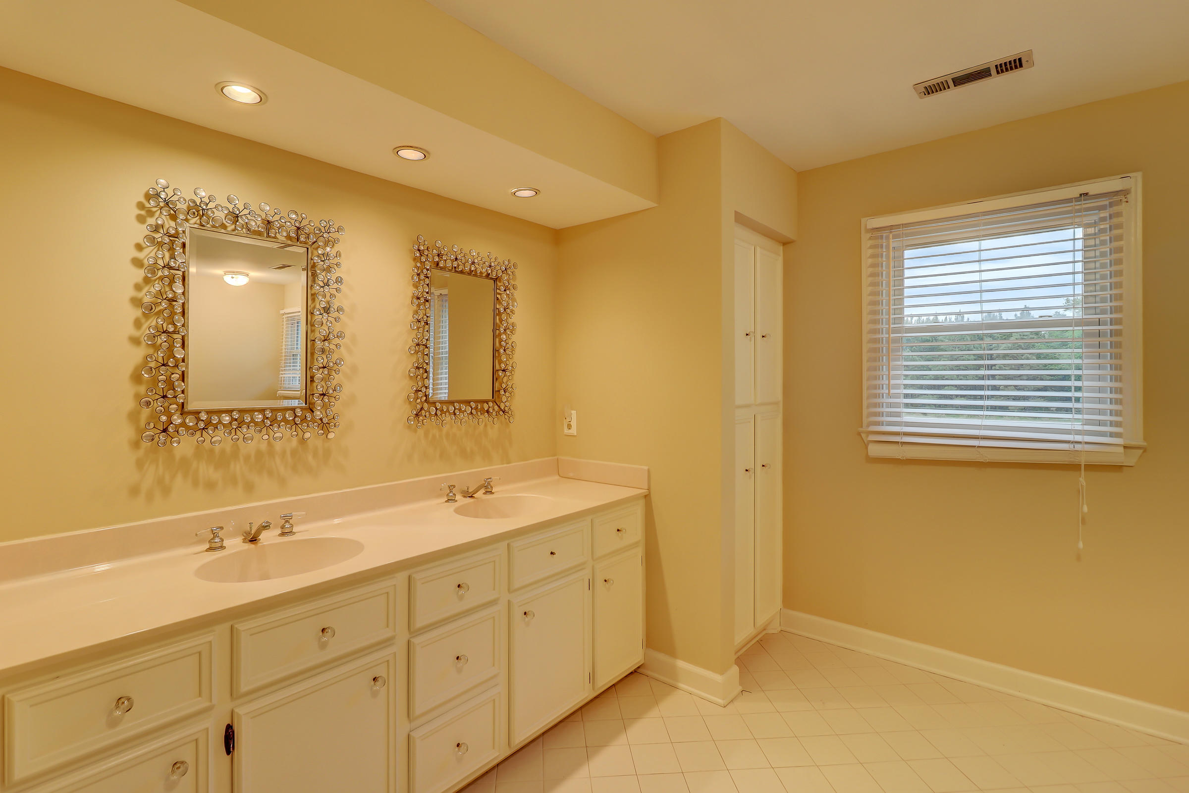 7797 Seafield Road Meggett, SC 29449 - Photo 47 of 91 7797 Seafield Rd_LuxImg_0099
