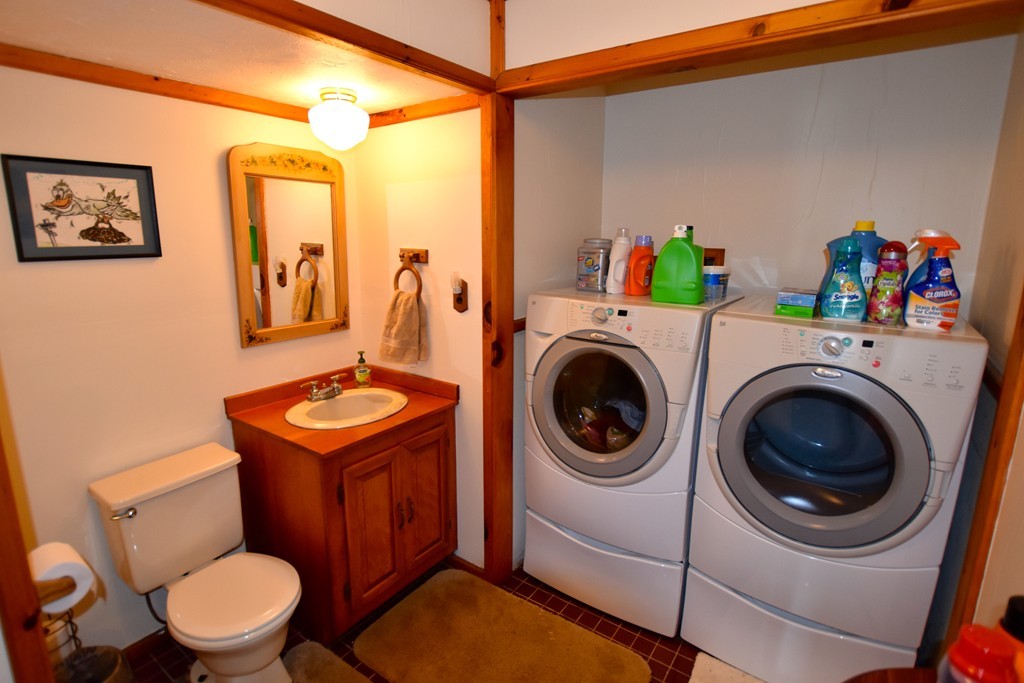 20 Ferncroft Road Leicester, MA 01524 - Photo 8 of 27 Gallery Image 8