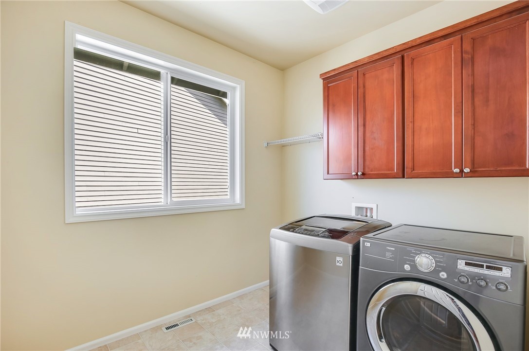 807 South 36th Place Renton, WA 98055 - Photo 35 of 39 a utility room with dryer and washer