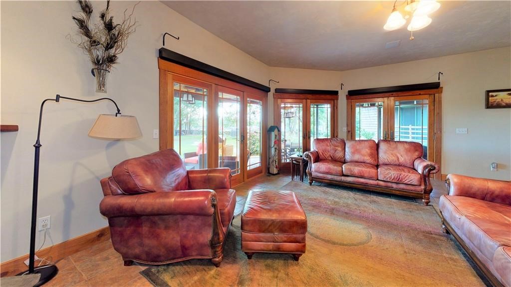 156 Touisset Road Warren, RI 02885 - Photo 4 of 47 Gallery Image 4