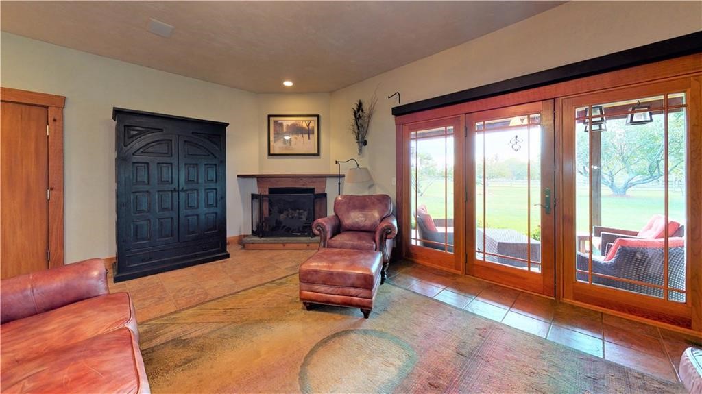 156 Touisset Road Warren, RI 02885 - Photo 5 of 47 Gallery Image 5