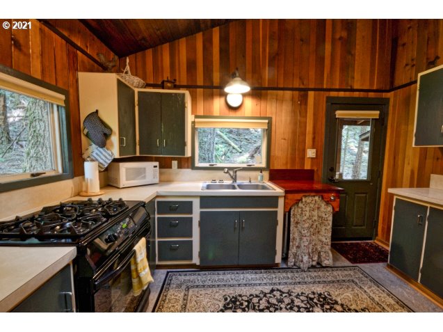 28730 Road 20 Rhododendron, OR 97049 - Photo 15 of 28 a kitchen with a stove and a refrigerator