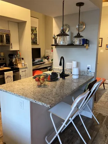 $1,400 | 2814 Nueces Street, Unit 106, Austin, TX 78705