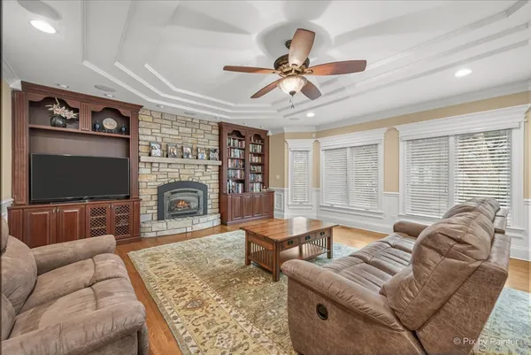 $2,100,000 | 434 West Benton Avenue, Naperville, IL 60540