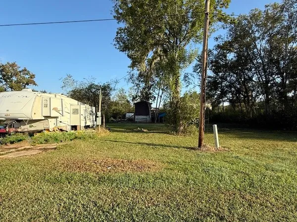 a view of an outdoor space