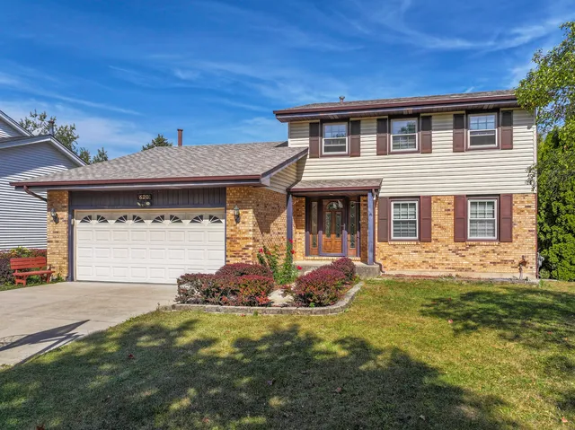 $560,000 | 620 South Point Drive, Schaumburg, IL 60193