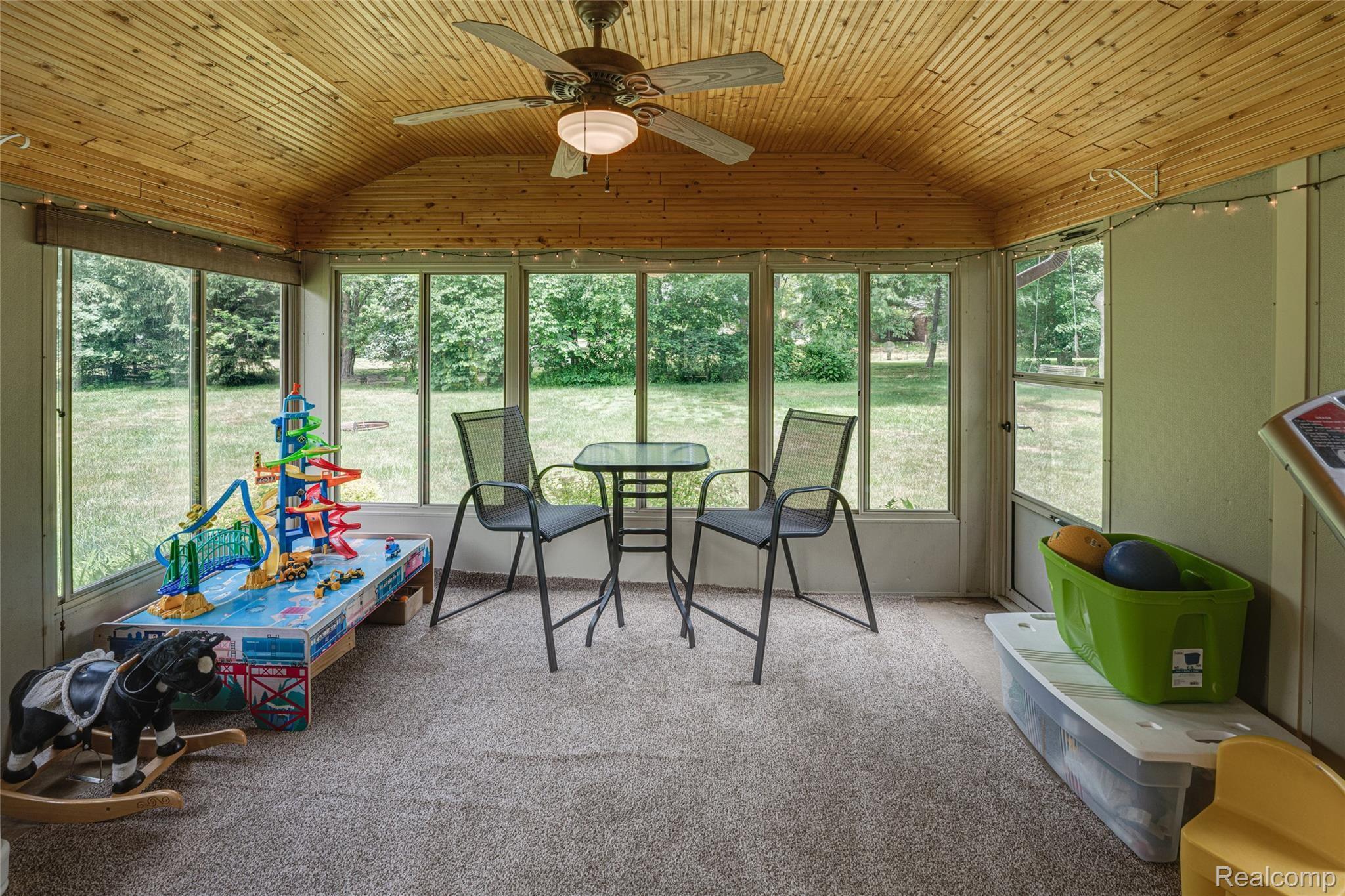 8220 Holcomb Road Clarkston, MI 48348 - Photo 18 of 31 A991E887-5C6D-4474-B22E-A07D52FE8A0C.jpeg