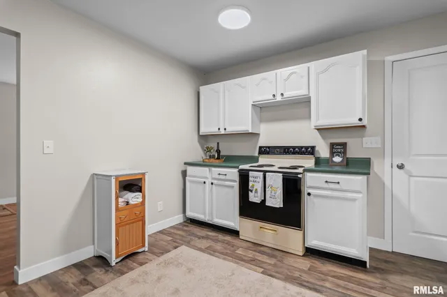 $119,900 | 512 High School Street, Divernon, IL 62530