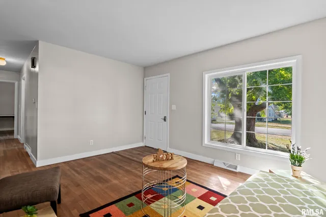 $119,900 | 512 High School Street, Divernon, IL 62530