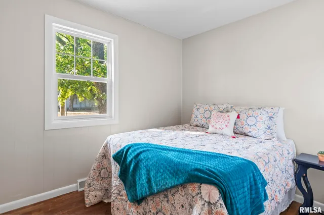 $119,900 | 512 High School Street, Divernon, IL 62530