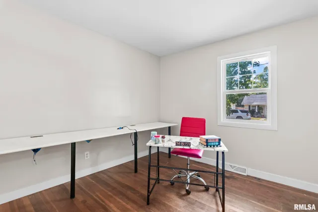 $119,900 | 512 High School Street, Divernon, IL 62530