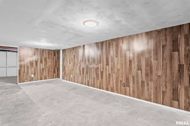 $119,900 | 512 High School Street, Divernon, IL 62530