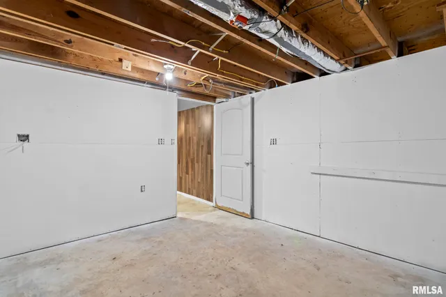 $119,900 | 512 High School Street, Divernon, IL 62530