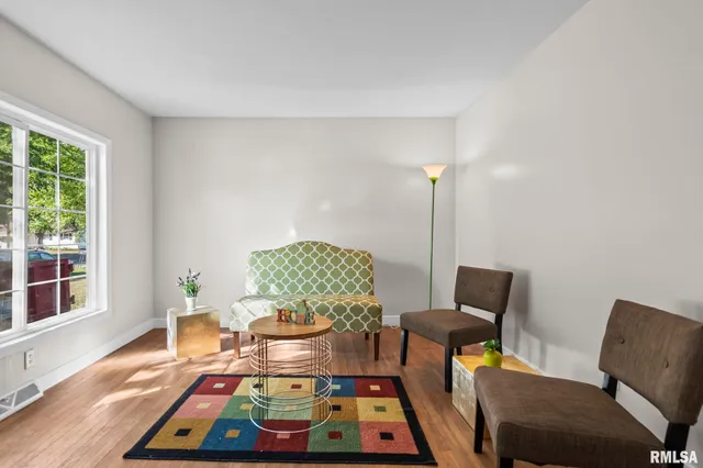 $119,900 | 512 High School Street, Divernon, IL 62530