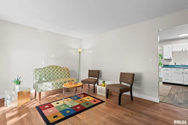 $119,900 | 512 High School Street, Divernon, IL 62530