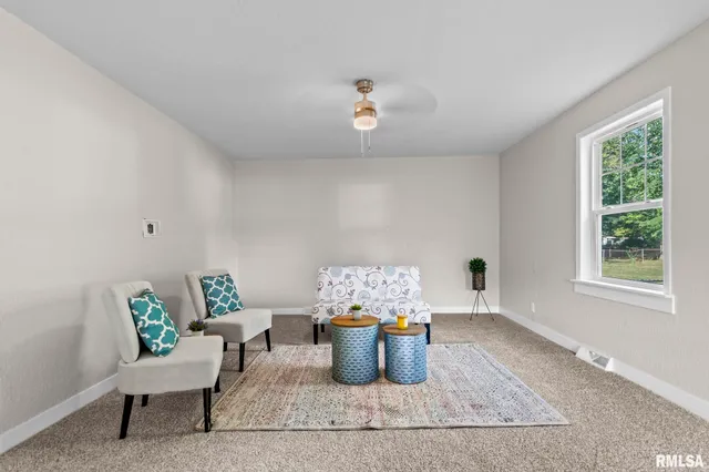 $119,900 | 512 High School Street, Divernon, IL 62530