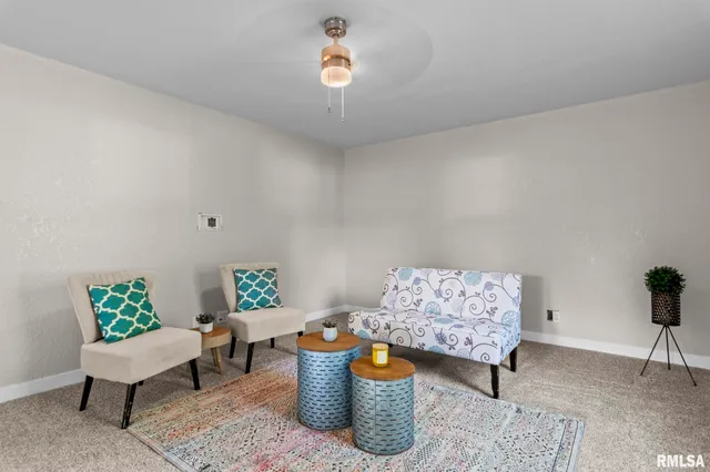 $119,900 | 512 High School Street, Divernon, IL 62530