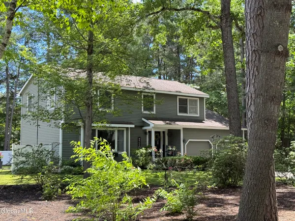$579,900 | 23 Sycamore Drive, Queensbury, NY 12804