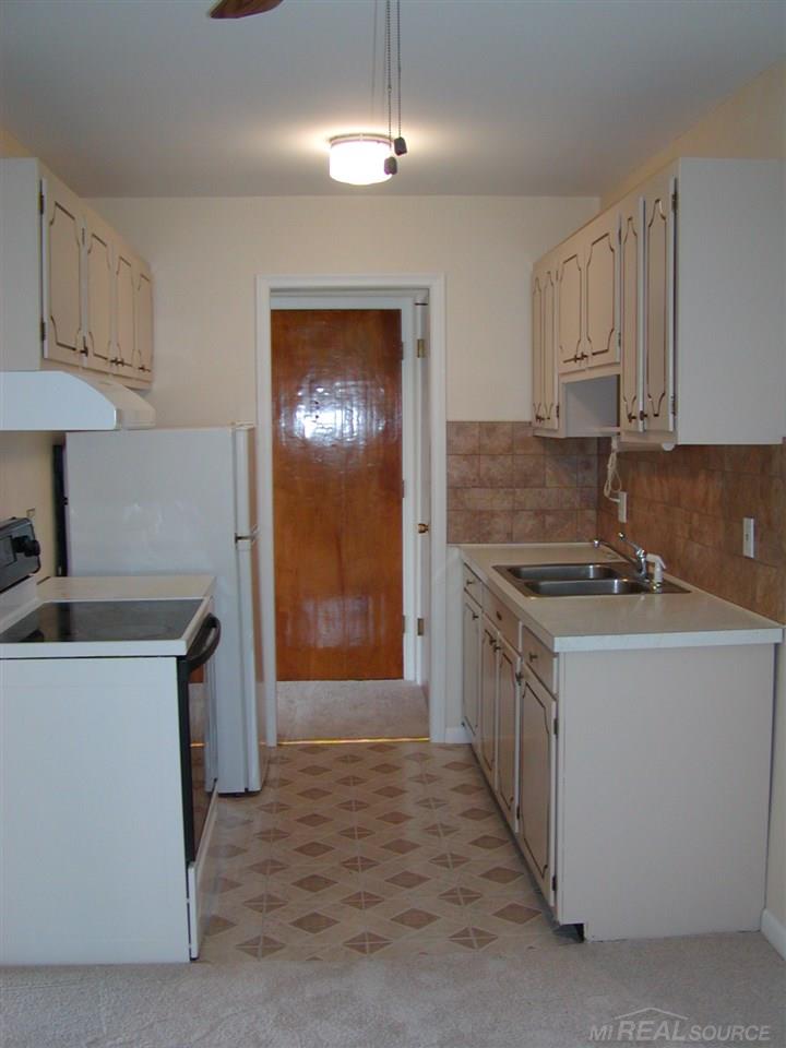 23321 Kelly Road, Unit 7 Eastpointe, MI 48021 - Photo 3 of 14