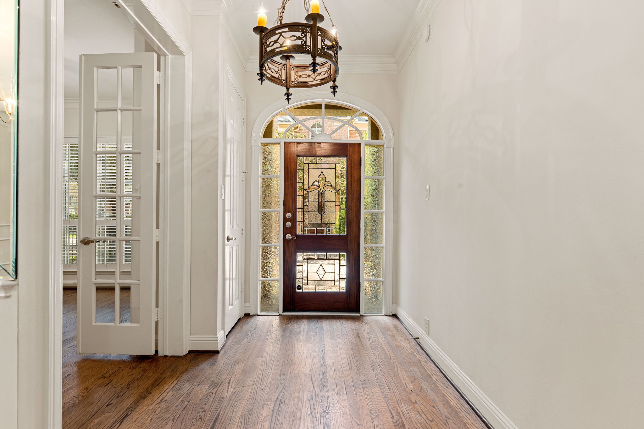 5318 Fayette Street Houston, TX 77056 - Photo 12 of 35 a view of an entryway with wooden floor