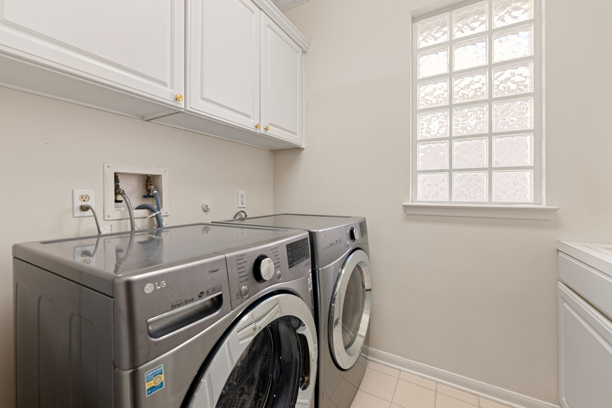 5318 Fayette Street Houston, TX 77056 - Photo 19 of 35 a utility room with dryer and washer