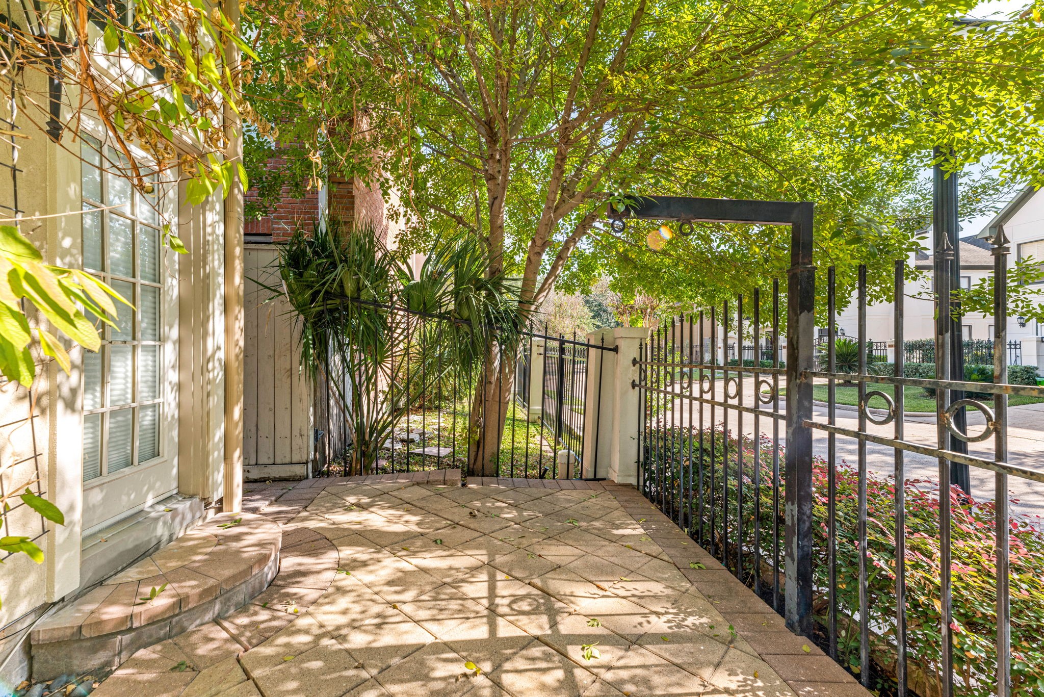 5318 Fayette Street Houston, TX 77056 - Photo 30 of 35 a view of backyard with garden