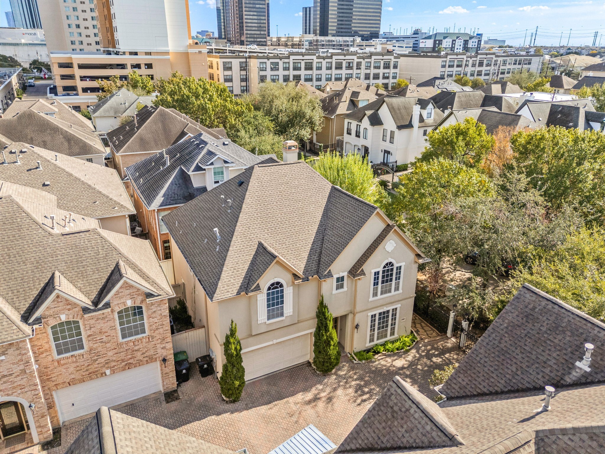 5318 Fayette Street Houston, TX 77056 - Photo 33 of 35 a view of a house with a outdoor space