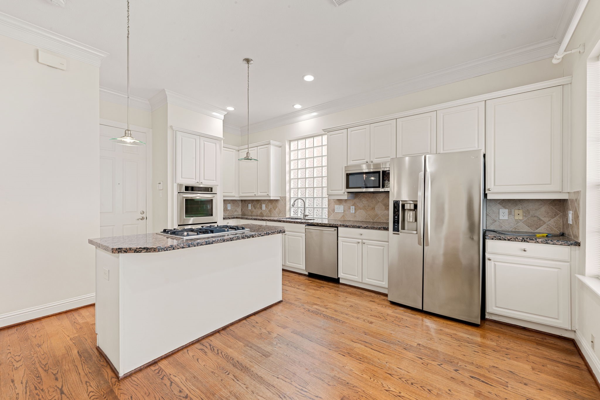 5318 Fayette Street Houston, TX 77056 - Photo 9 of 35 a kitchen with stainless steel appliances a refrigerator sink and stove