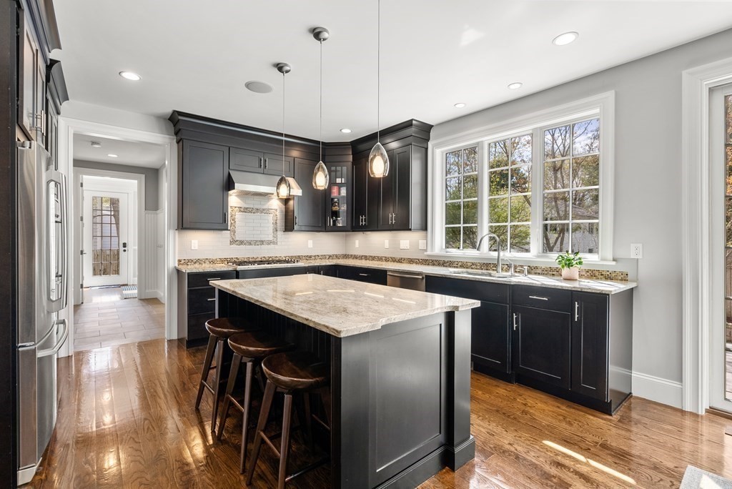 37 Leewood Road Wellesley, MA 02482 - Photo 6 of 34