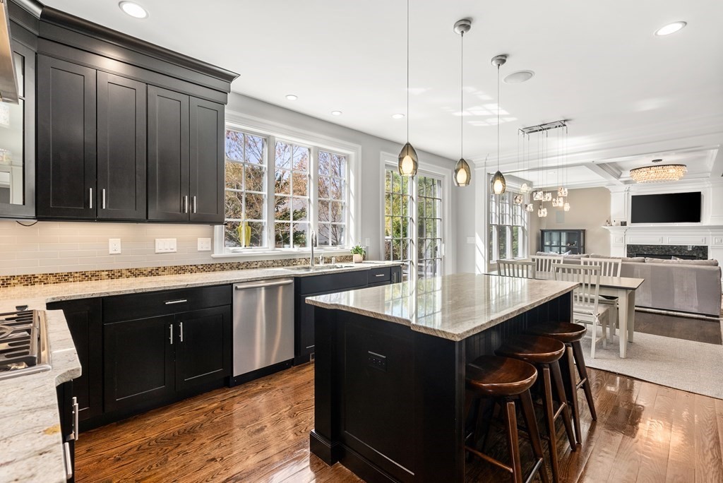 37 Leewood Road Wellesley, MA 02482 - Photo 7 of 34