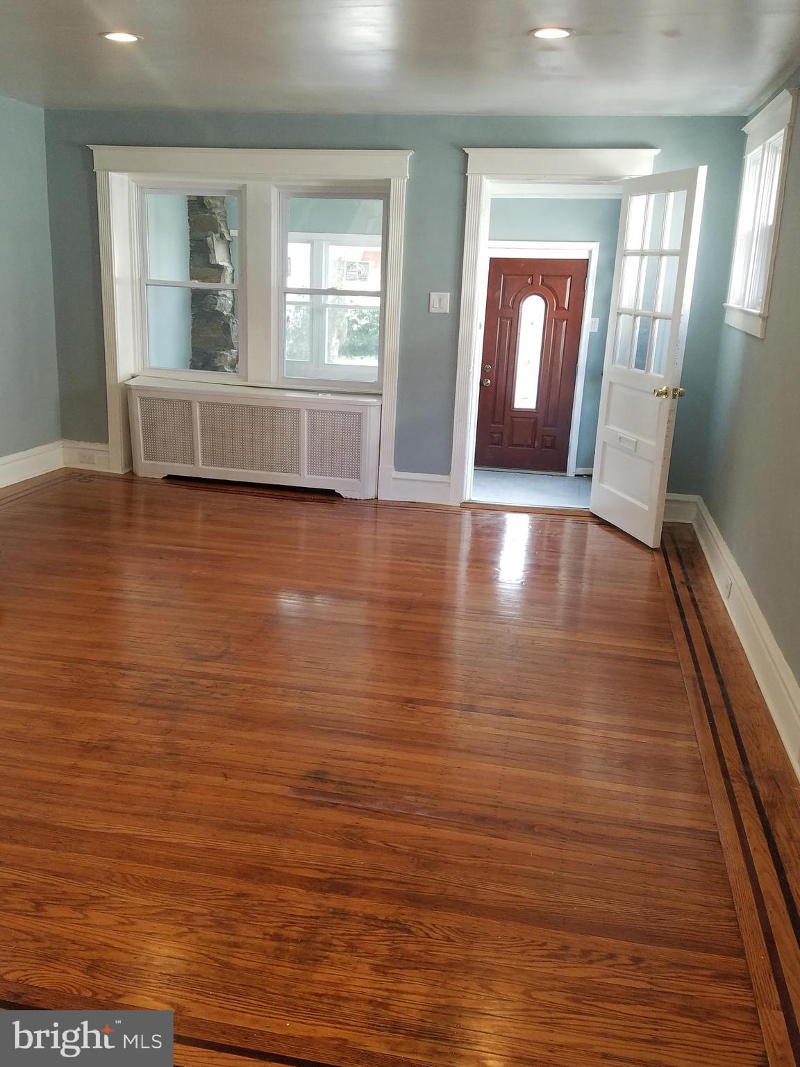 111 Oakley Road Upper Darby, PA 19082 - Photo 2 of 16 living room
