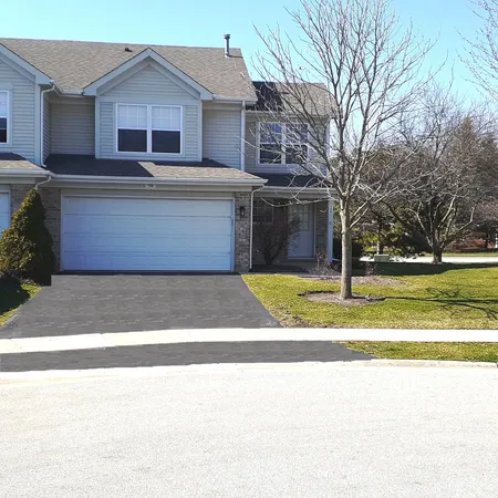 $2,700 | 156 Castlewood Court, Unit 156, Roselle, IL 60172
