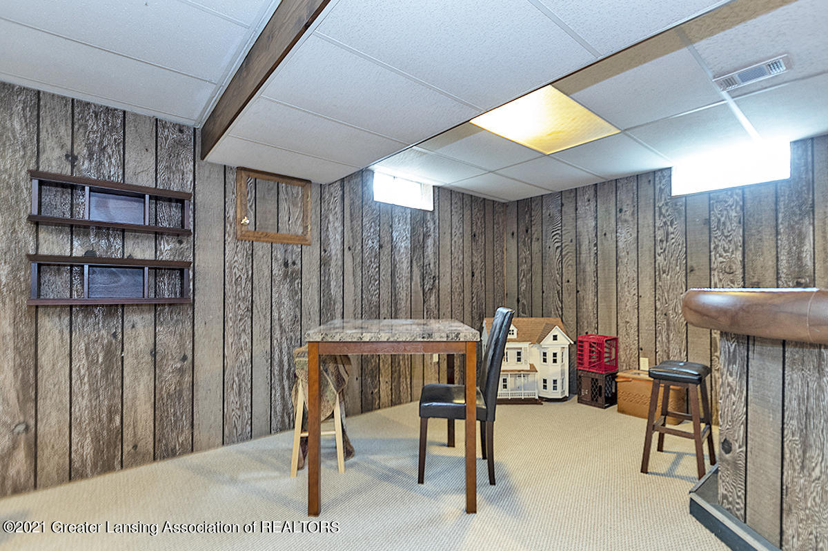 3200 Sunnylane Lansing, MI 48906 - Photo 22 of 27 LL Family Room