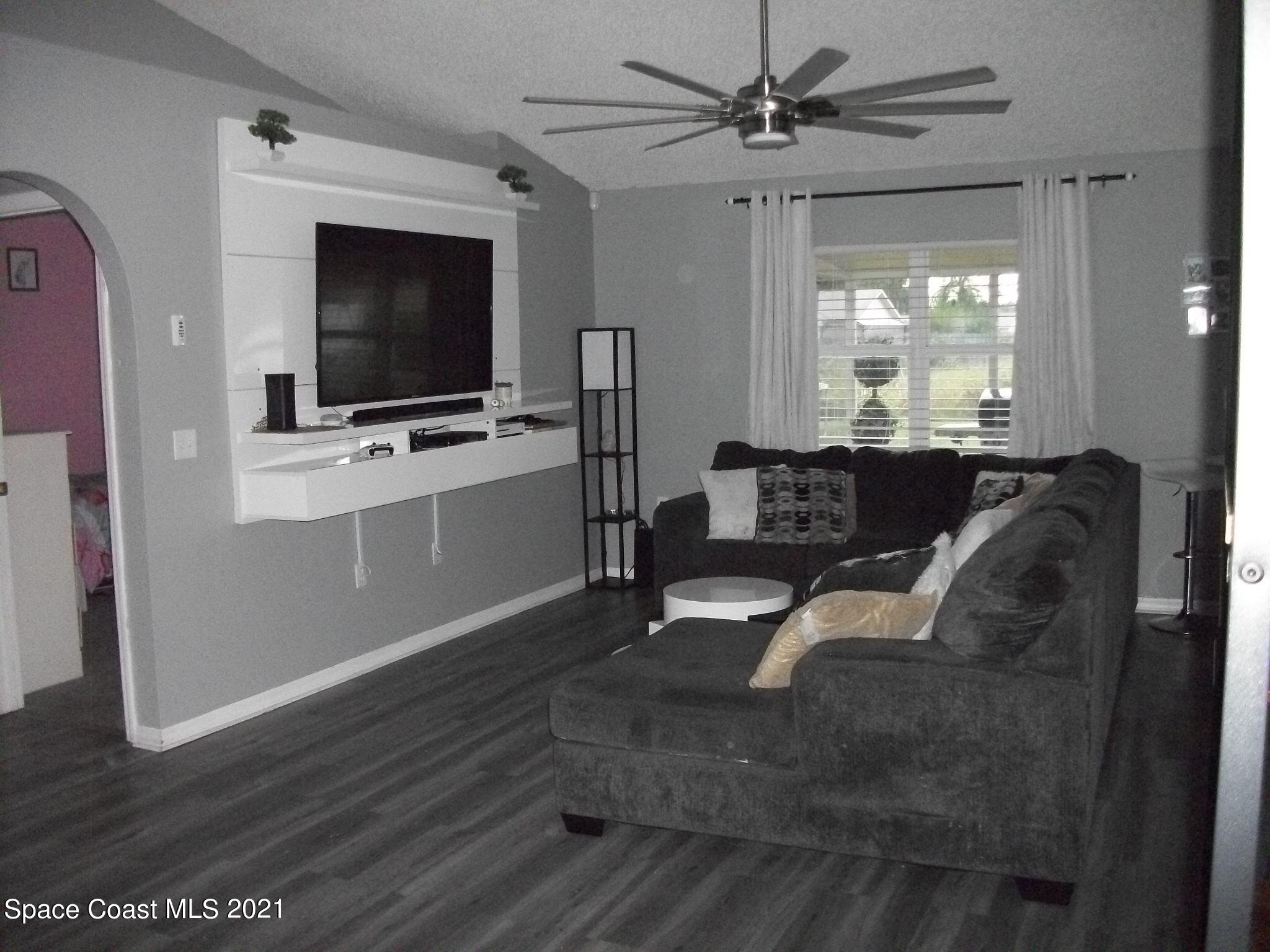 934 Castile Road Southeast Palm Bay, FL 32909 - Photo 3 of 19 100_5545