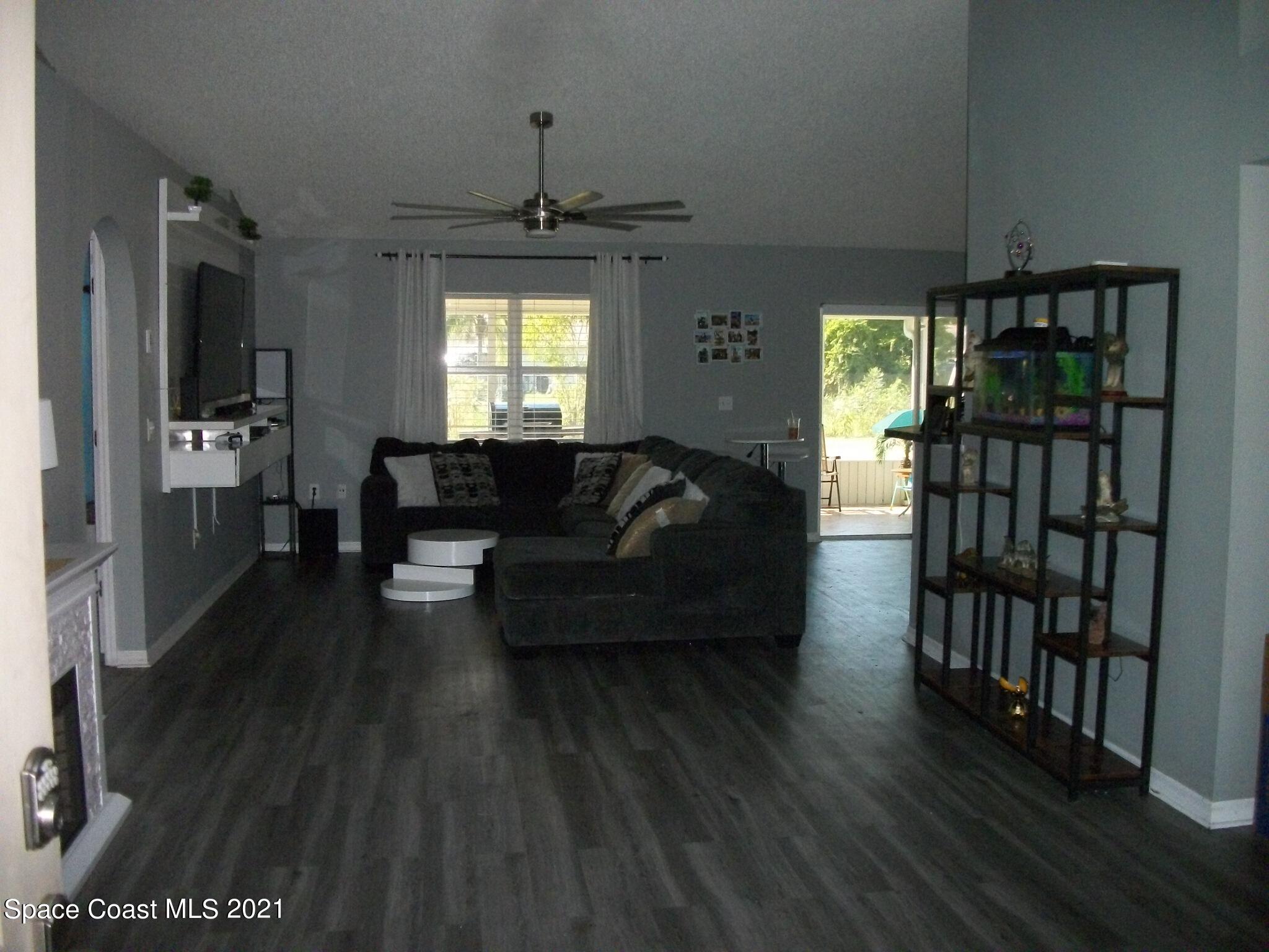 934 Castile Road Southeast Palm Bay, FL 32909 - Photo 6 of 19 100_5554