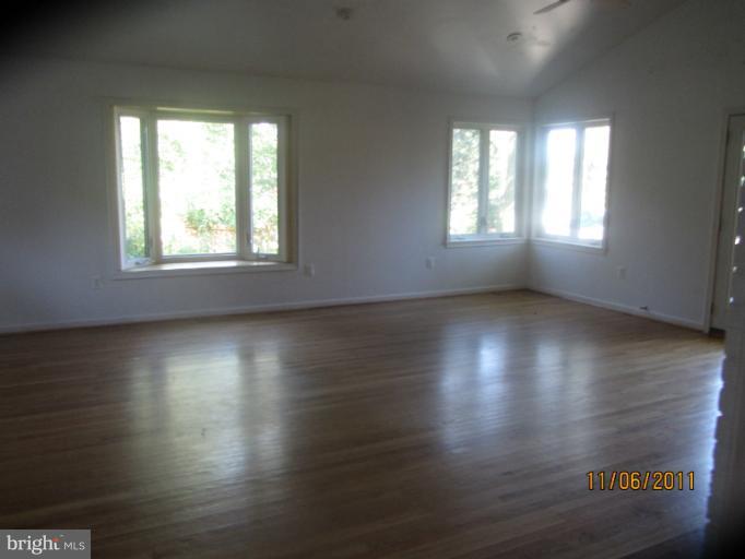 2409 Harmon Road Silver Spring, MD 20902 - Photo 11 of 14 Family Room