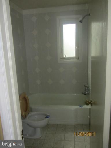 2409 Harmon Road Silver Spring, MD 20902 - Photo 10 of 14 Bath