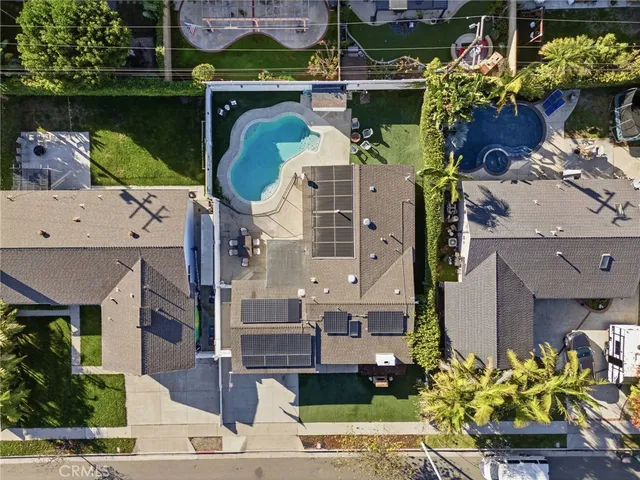 $1,299,998 | 15311 Yorkshire Lane, Huntington Beach, CA 92647