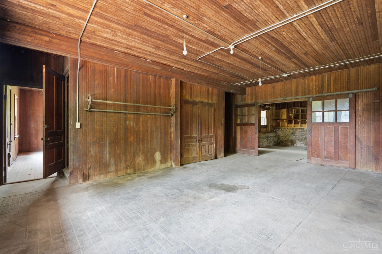 353 Oliver Road Wyoming, OH 45215 - Photo 14 of 25