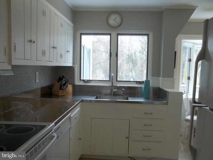 813 Gilbert Road Cheltenham, PA 19012 - Photo 8 of 25