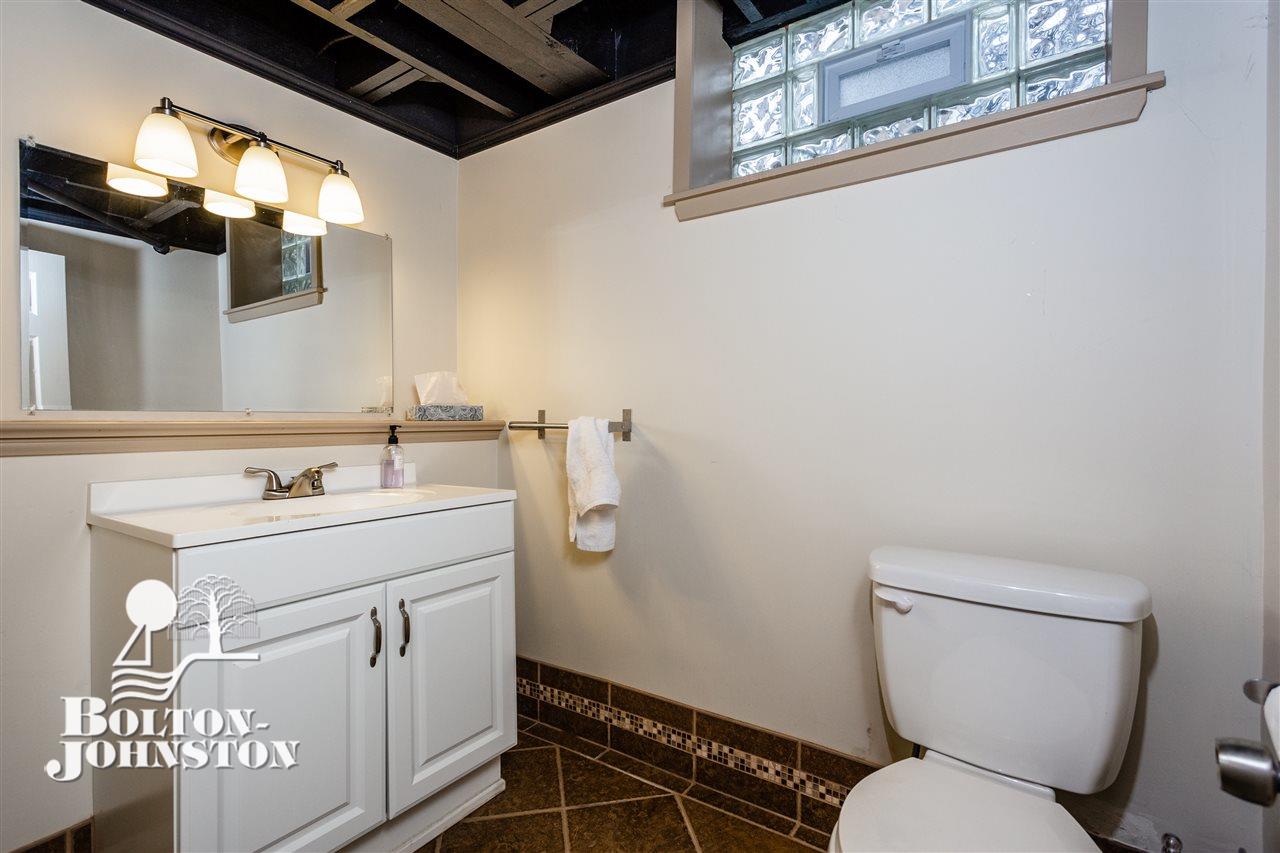 590 Barrington Road Grosse Pointe, MI 48230 - Photo 45 of 63 31365701-44.JPG
