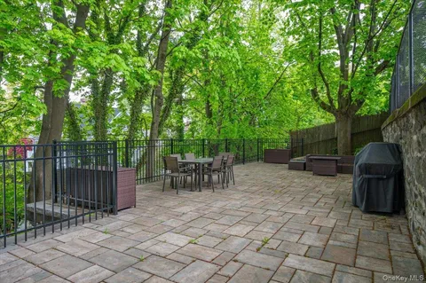 $285,000 | 412 Munro Avenue, Unit 2H, Mamaroneck, NY 10543