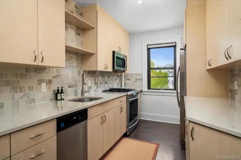 $285,000 | 412 Munro Avenue, Unit 2H, Mamaroneck, NY 10543